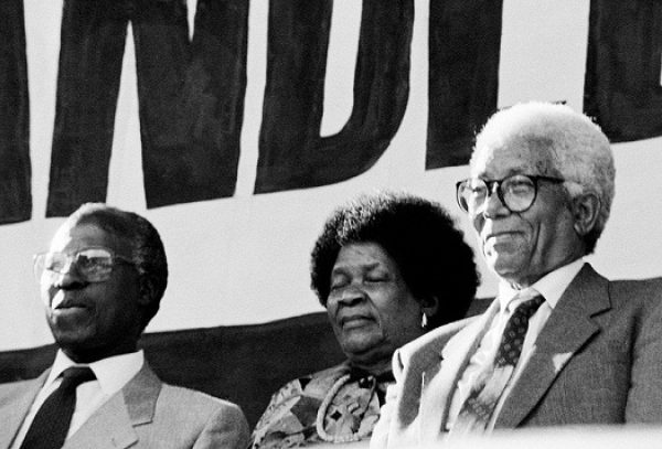 Nelson Mandela attends Walter Sisulu’s 90th birthday celebrations ...